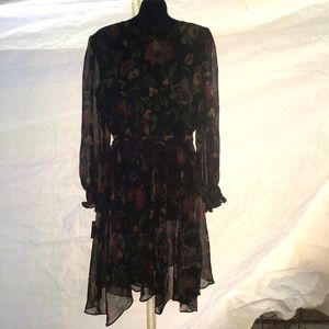 Gabby & Skye flower dress size 10. ( Box W )